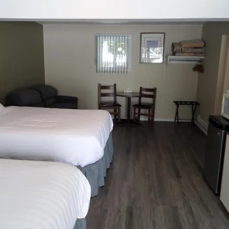 Ray Lyn Motel Trail Exterior photo